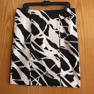 EUC NY & Co Black and Cream Skirt